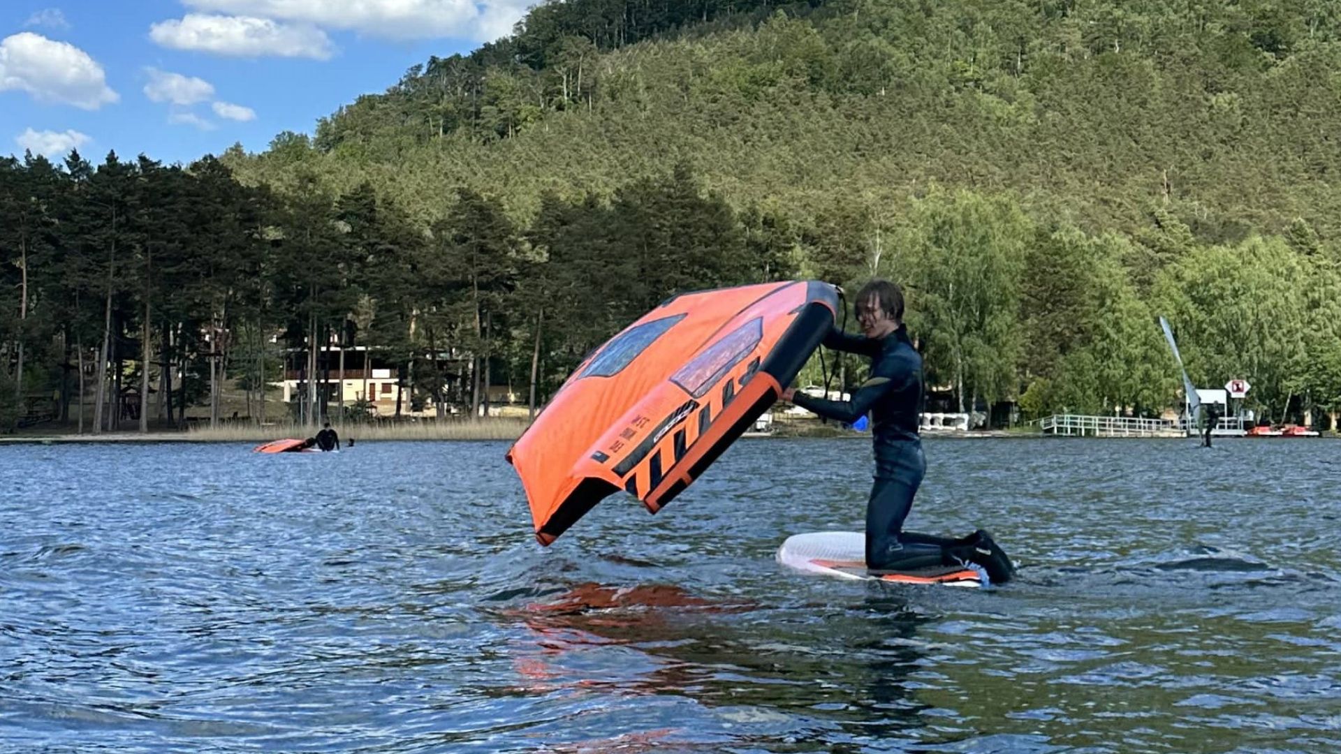 3 Macháč 8.5 - wingfoiling kurz praha machovo jezero
